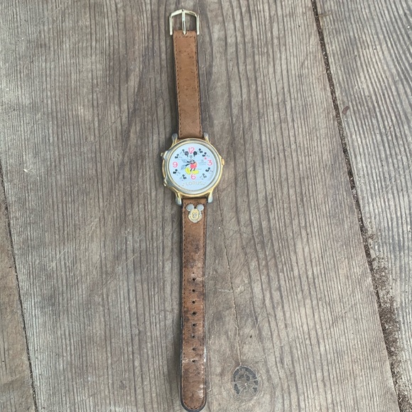 MICKEY MOUSE LORUS QUARTZ WATCH - Picture 1 of 4
